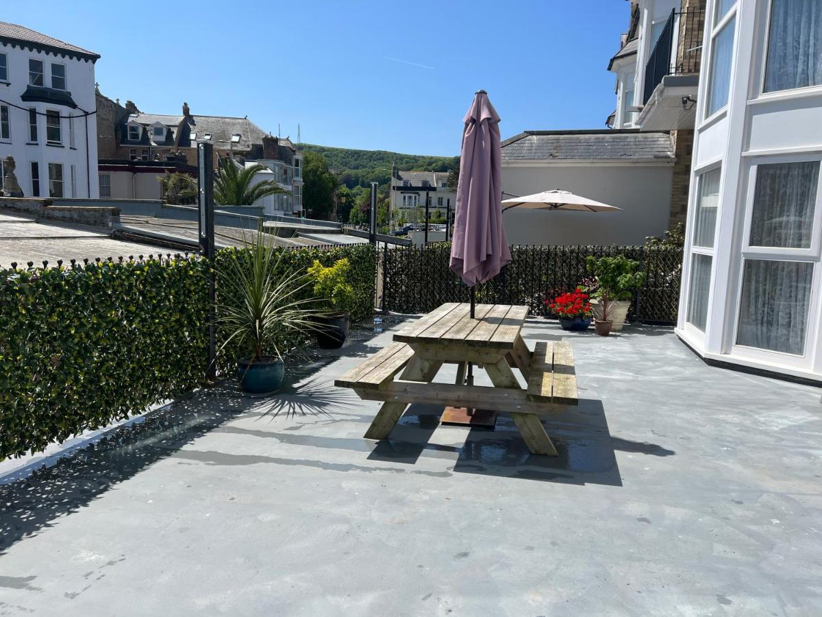 Beautiful Apartment,No 1, With Parking Ilfracombe Extérieur photo
