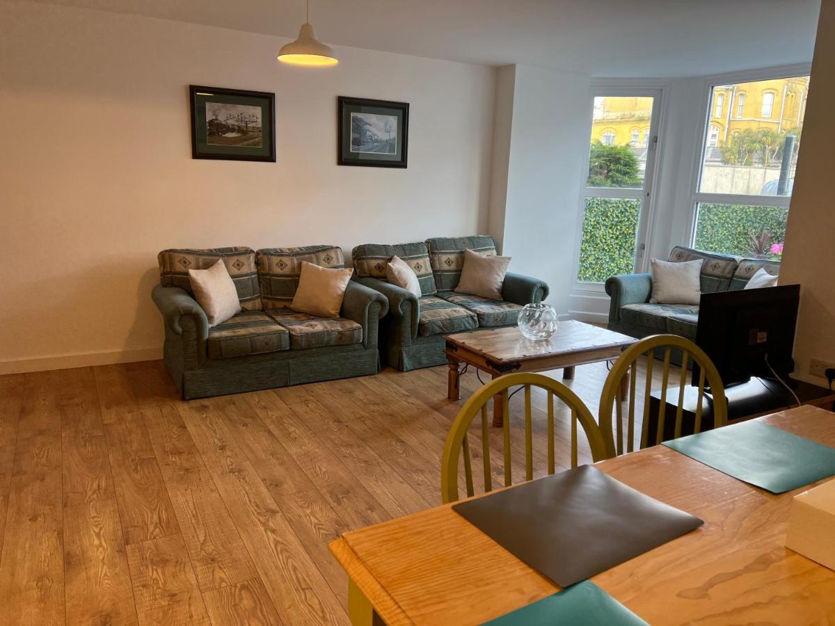 Beautiful Apartment,No 1, With Parking Ilfracombe Extérieur photo