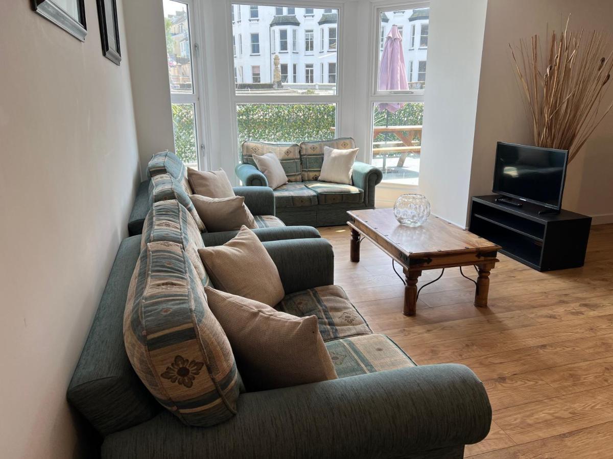 Beautiful Apartment,No 1, With Parking Ilfracombe Extérieur photo