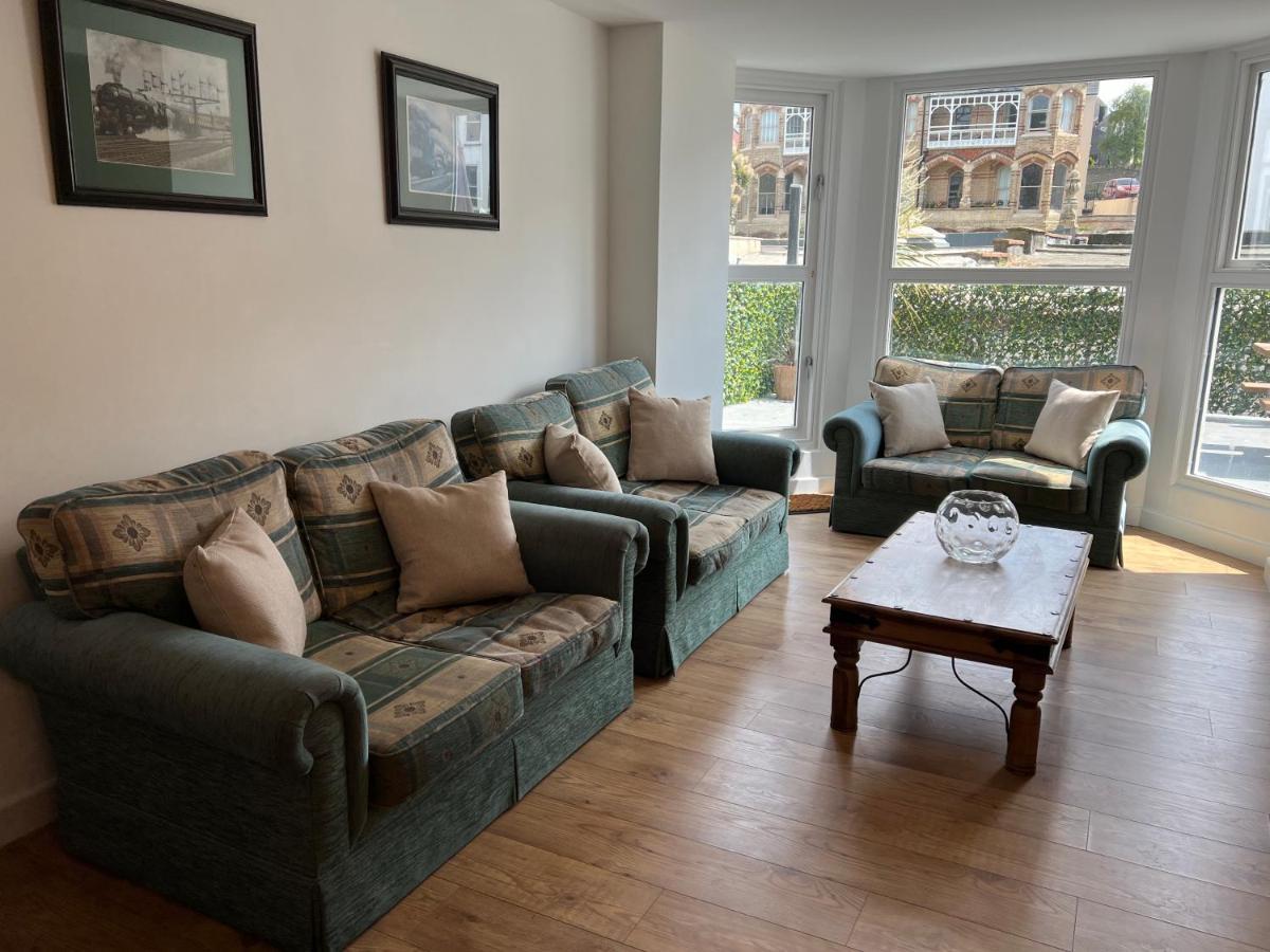 Beautiful Apartment,No 1, With Parking Ilfracombe Extérieur photo
