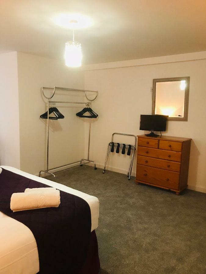 Beautiful Apartment,No 1, With Parking Ilfracombe Extérieur photo